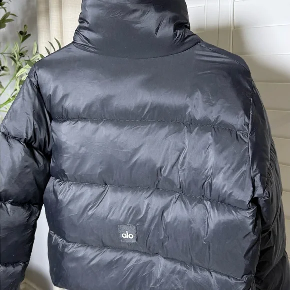 Women's Black Puffer Jacket - Picture 4 of 4